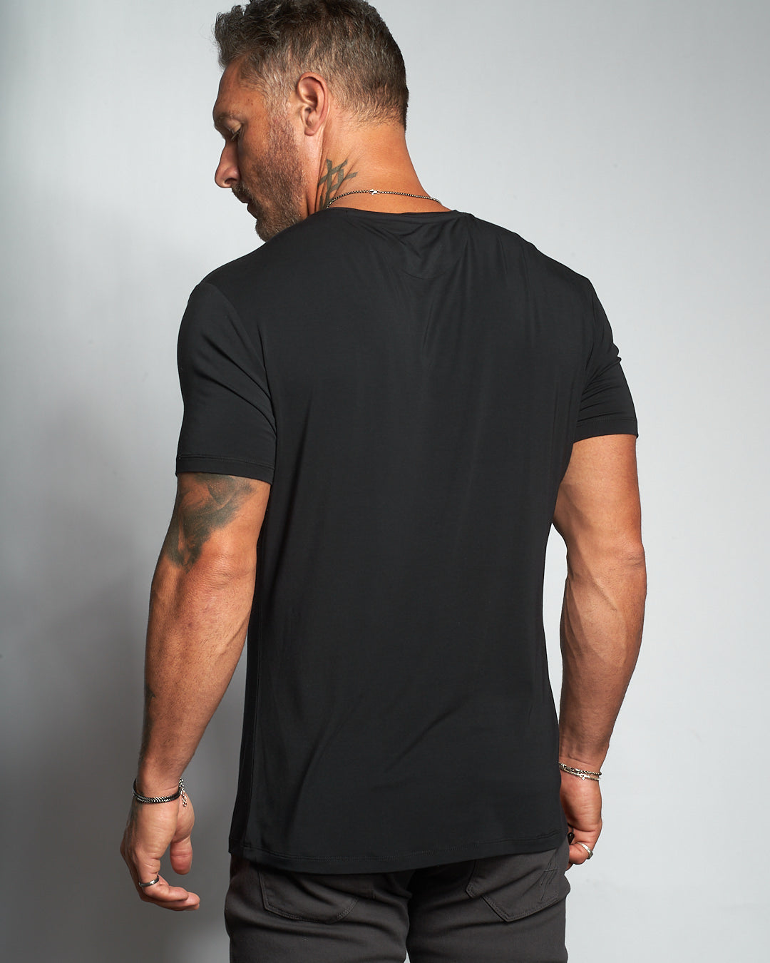 The Omen Hybrid Scoop Neck Slim Fit Tee w/Modal & Silk