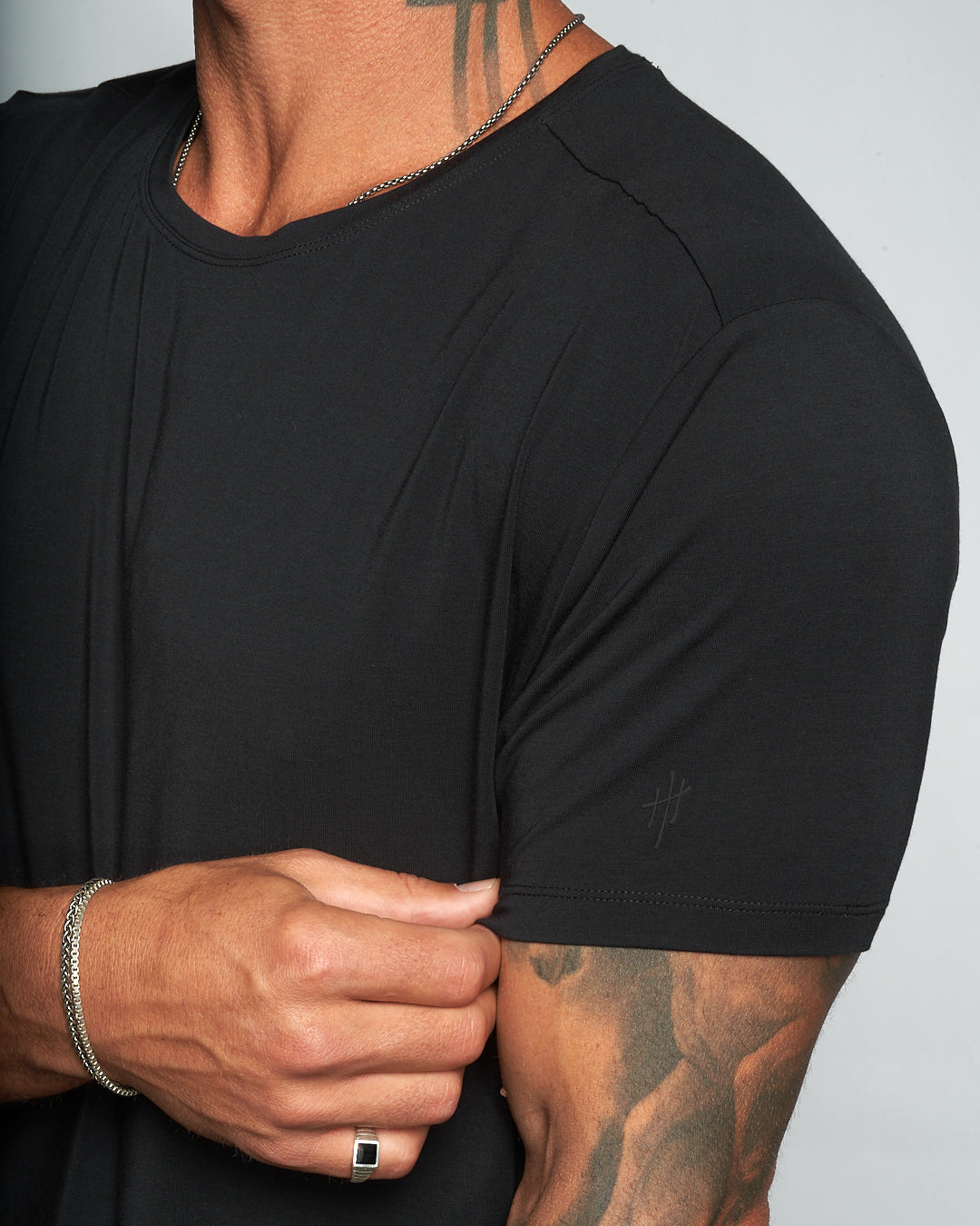 The Omen Hybrid Scoop Neck Slim Fit Tee w/Modal & Silk