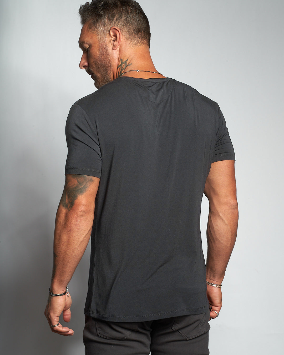 The Omen Hybrid Scoop Neck Slim Fit Tee w/Modal & Silk